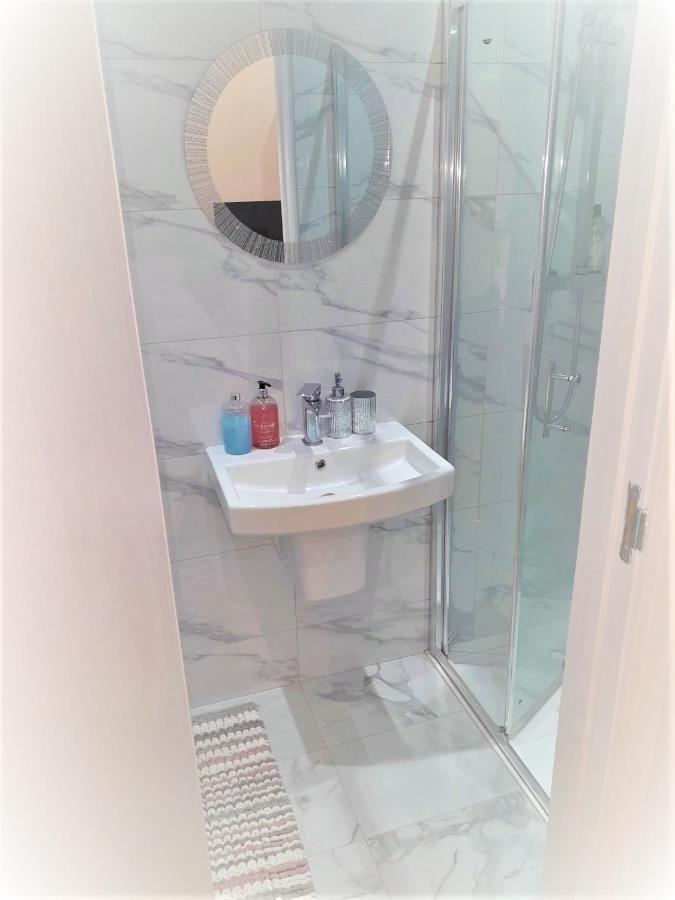 Hotel Grand Bleu - London - Next To Piccadilly Line Tube Station & Brand New Facilities Exterior foto