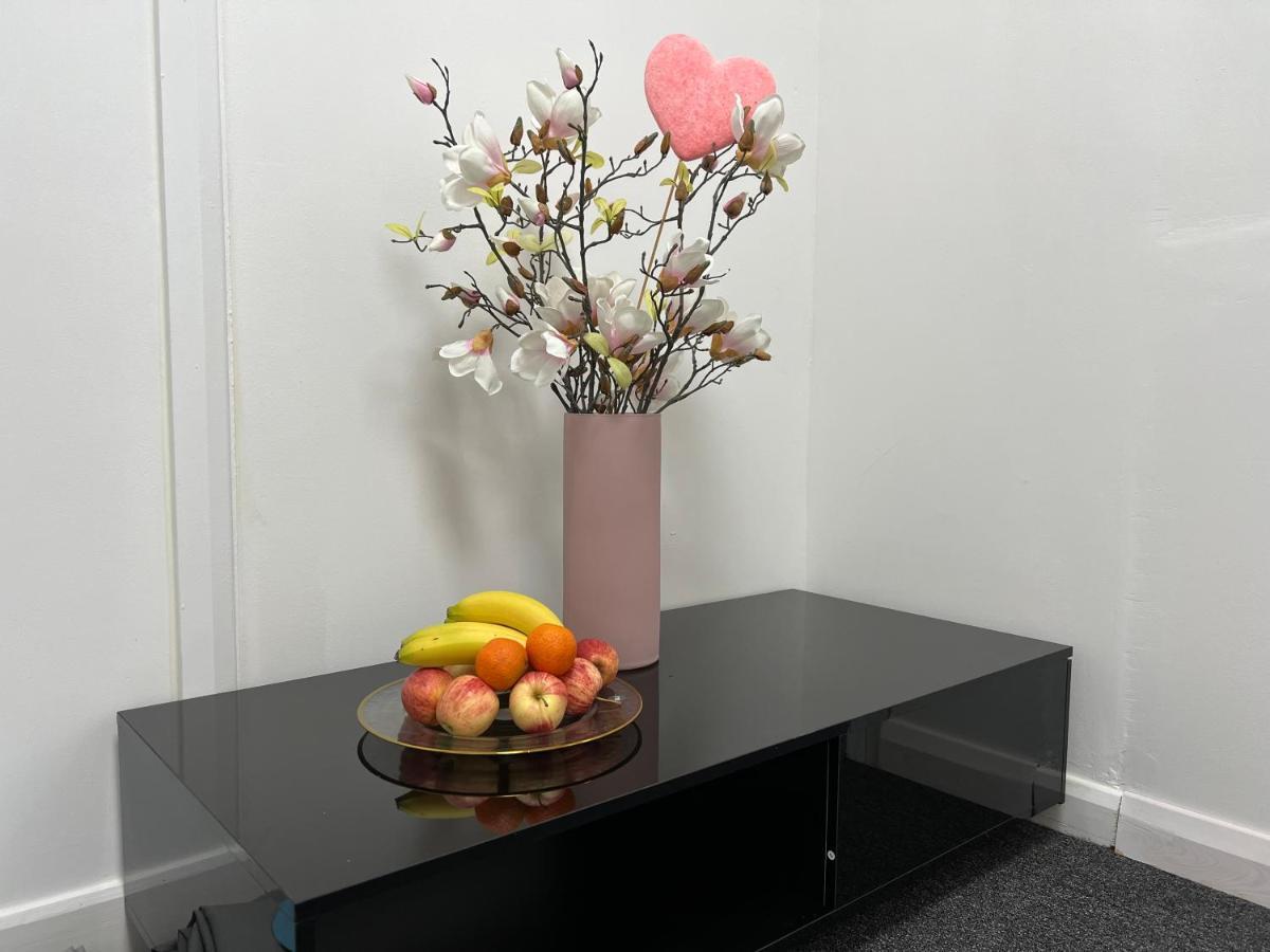 Hotel Grand Bleu - London - Next To Piccadilly Line Tube Station & Brand New Facilities Exterior foto