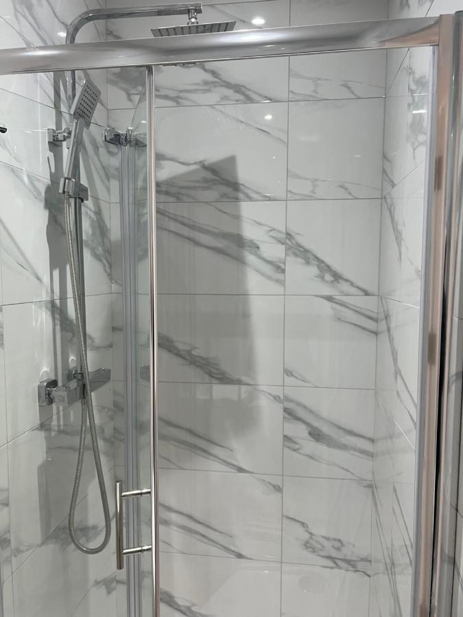 Hotel Grand Bleu - London - Next To Piccadilly Line Tube Station & Brand New Facilities Exterior foto