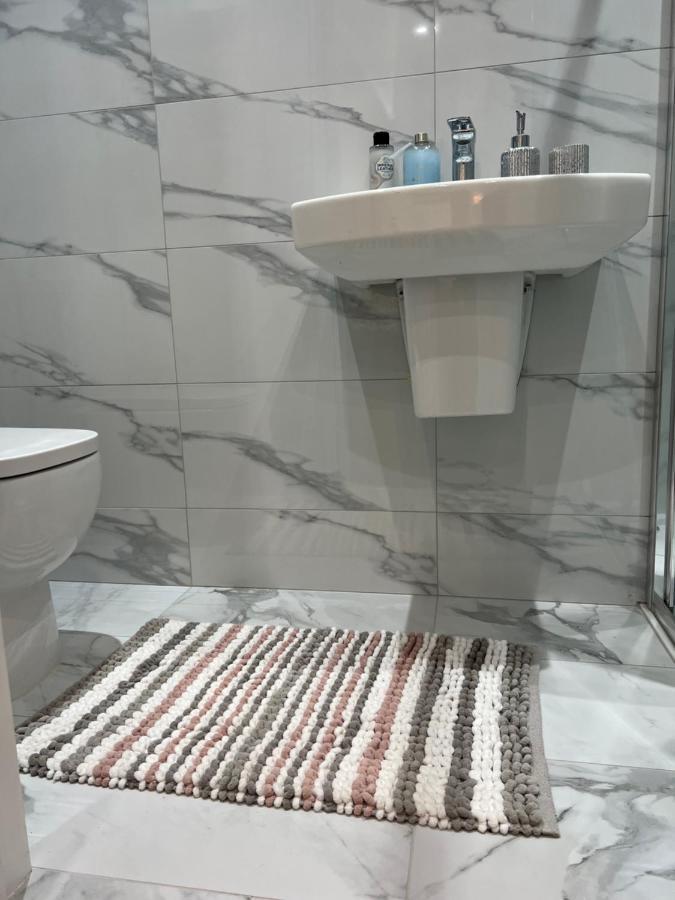Hotel Grand Bleu - London - Next To Piccadilly Line Tube Station & Brand New Facilities Exterior foto