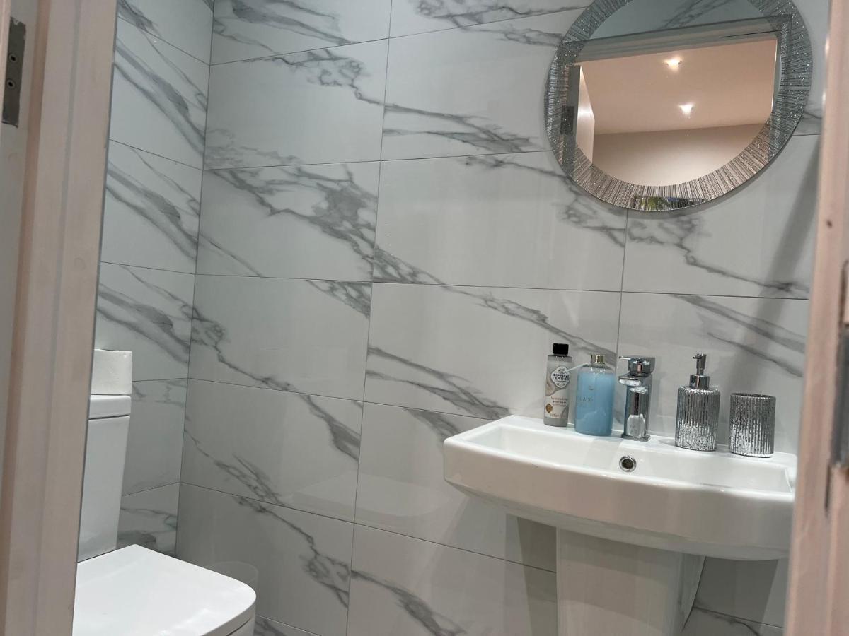 Hotel Grand Bleu - London - Next To Piccadilly Line Tube Station & Brand New Facilities Exterior foto