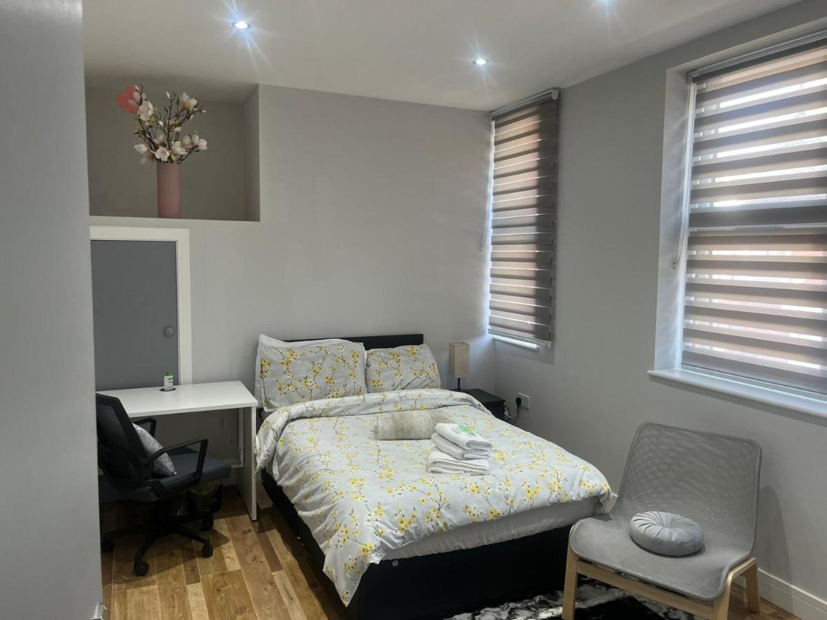 Hotel Grand Bleu - London - Next To Piccadilly Line Tube Station & Brand New Facilities Exterior foto